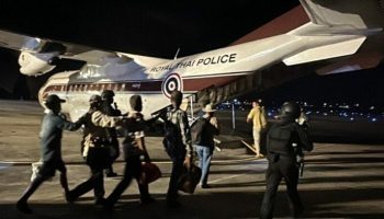 Полиция доставила восемь членов экипажа нефтяного танкера в Бангкок для допроса