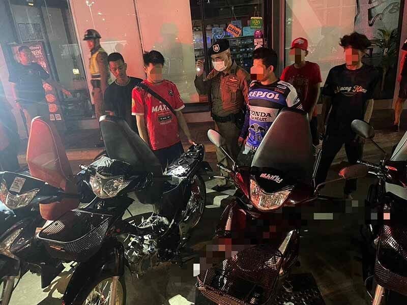 Полиция изъяла 15 нелегальных мотоциклов, задержала вооруженного подростка в Бангкоке