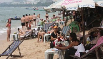 Полиция разыскивает мошенников-туристов во время крупной уборки в Паттайе