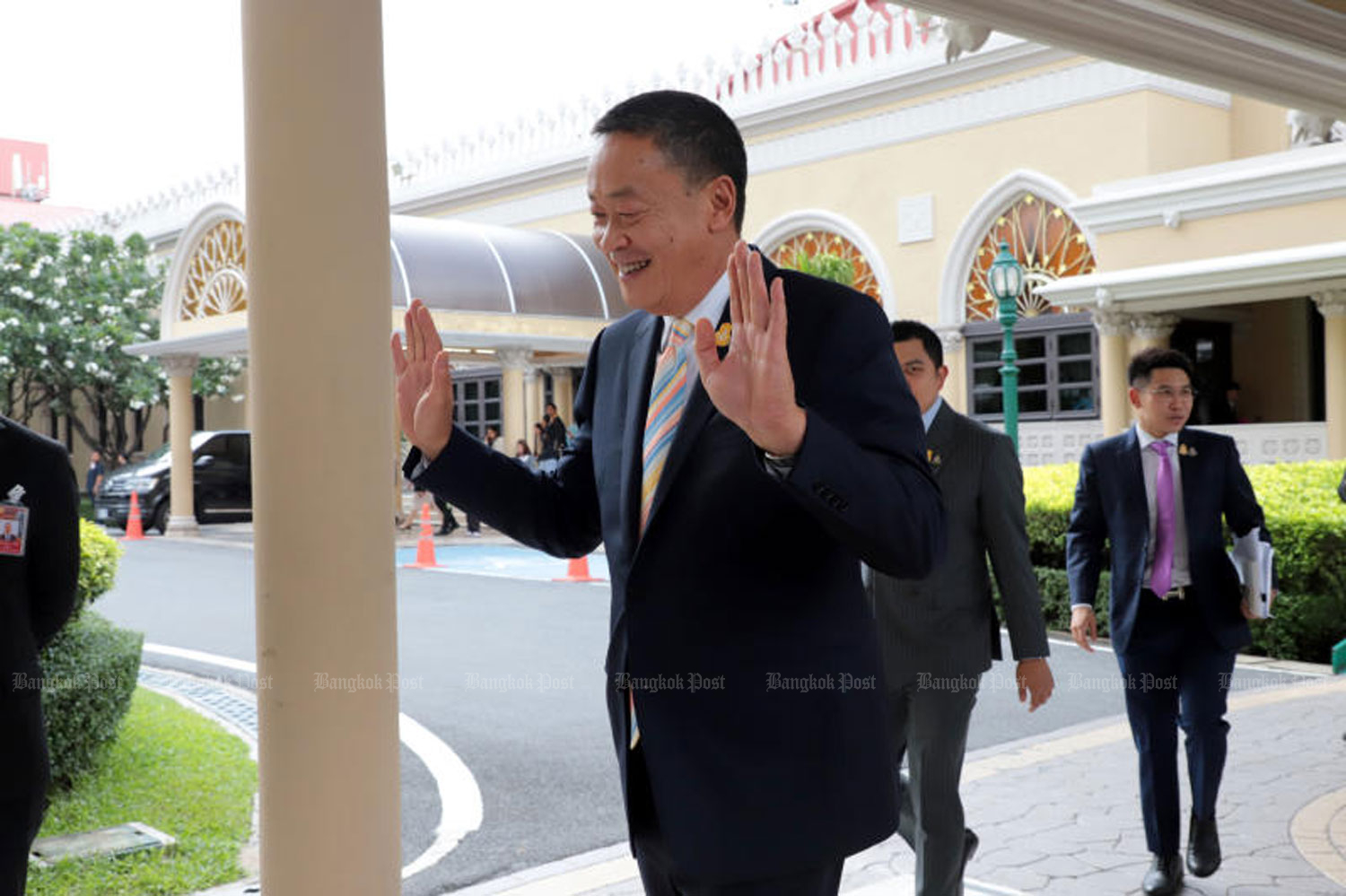 Премьер-министр опровергает слухи об увольнении