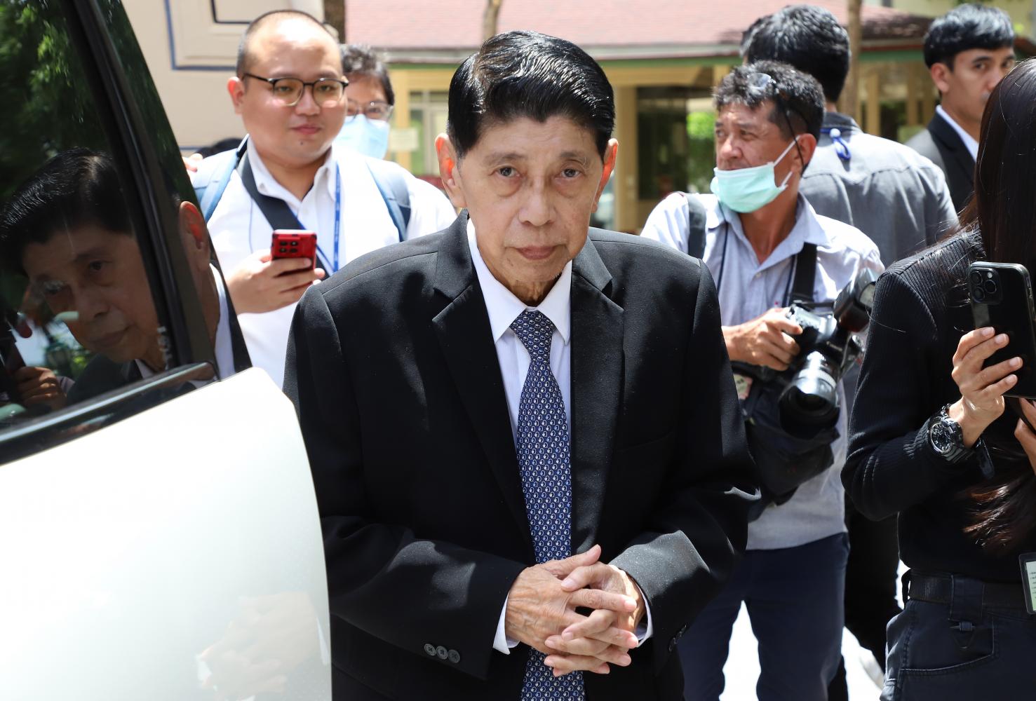 Премьер-министр просит враждующих копов забыть об этом