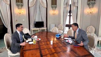 Премьер-министр Сретта ведет переговоры с руководителем BoT о схеме раздачи раздаточных материалов