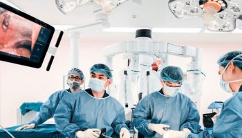 Роботизированная хирургия появляется во все большем количестве государственных больниц