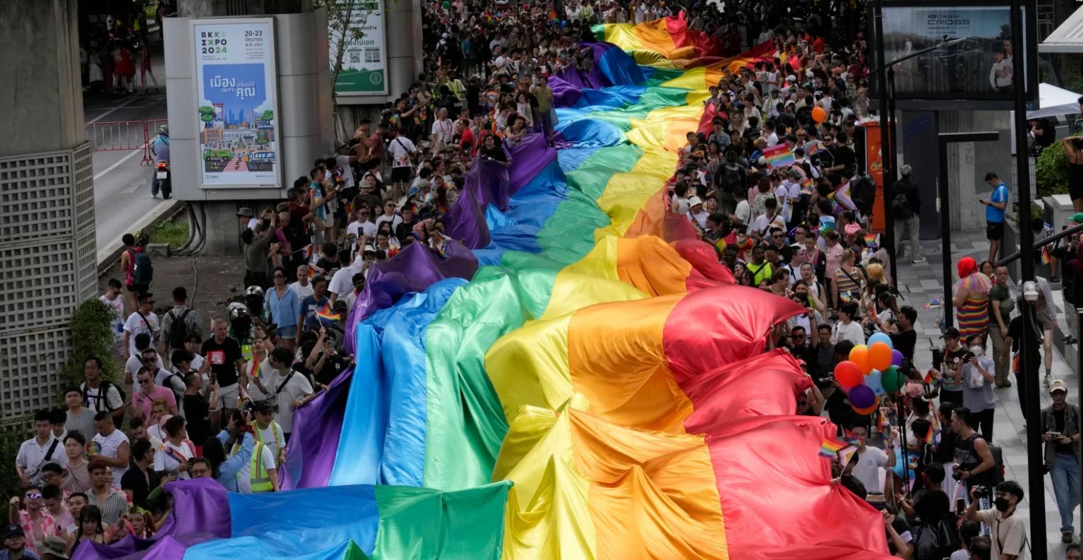 Связать себя узами брака: Сенат Таиланда одобрил законопроект об однополых браках