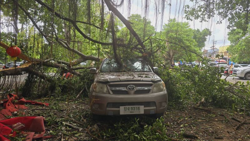 Сезонная погода проверяет Пхукет на прочность