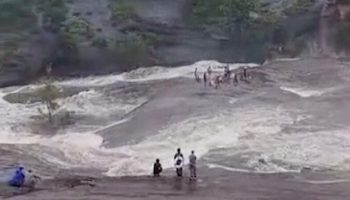 Таиланд предупреждает 43 провинции о внезапных наводнениях и сильных ветрах