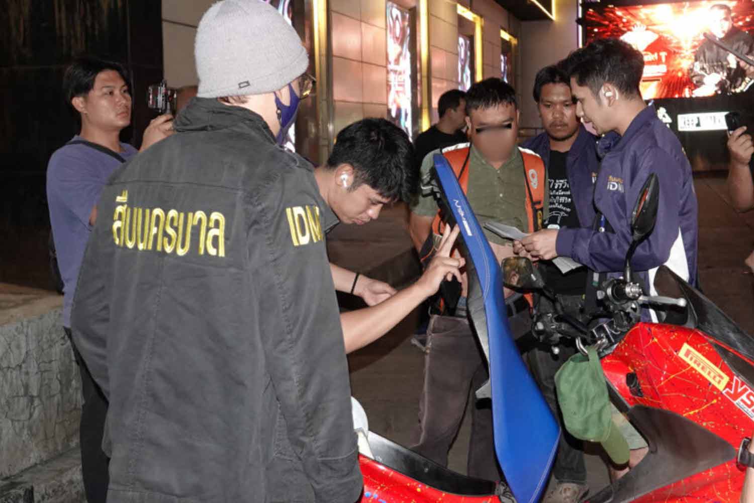 Фальшивый таксист-мотоциклист подозревается в серийных изнасилованиях