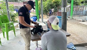 Французского "религиозного лидера" заковали в наручники на острове Панган