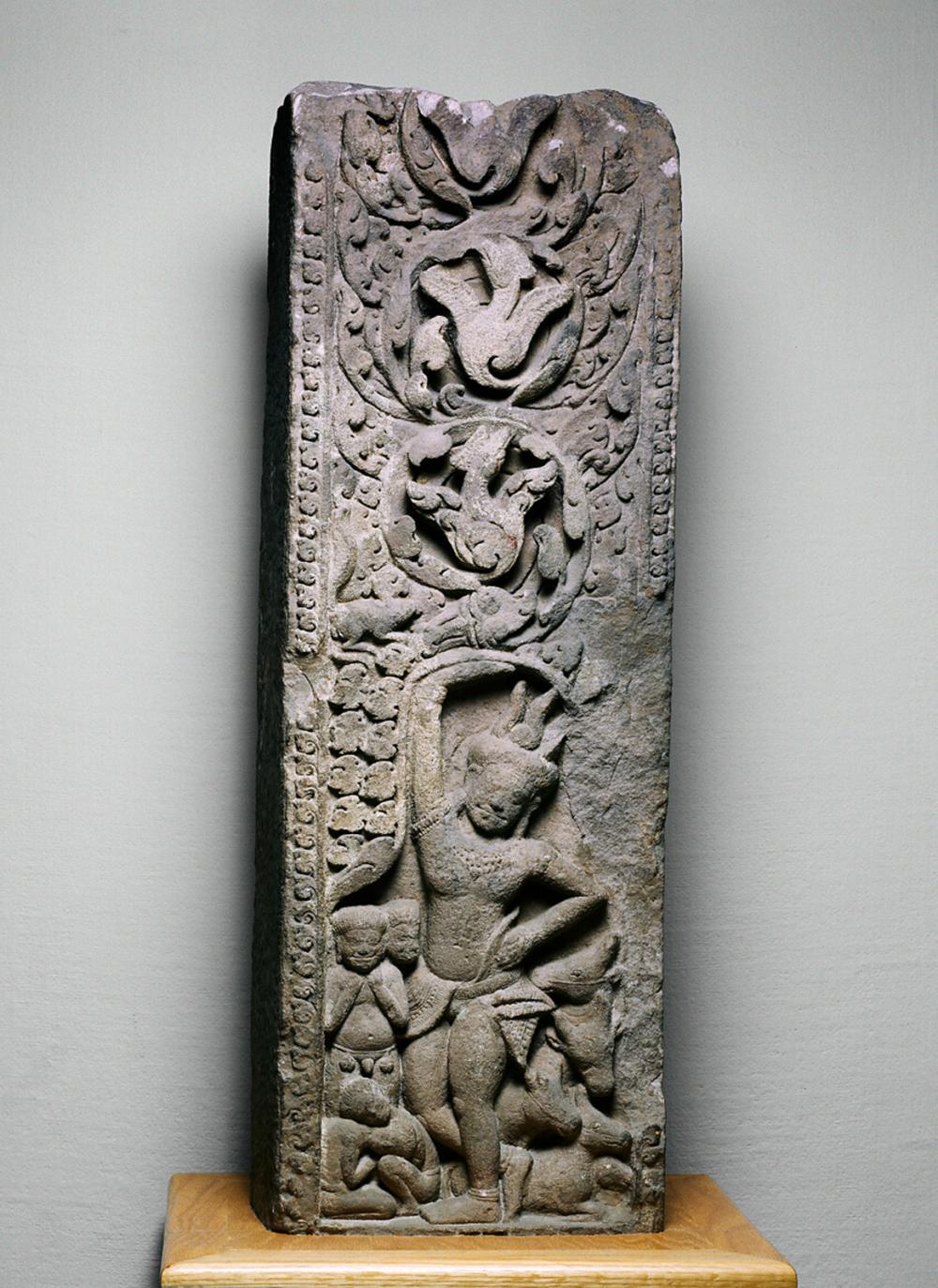 Чикагский институт искусств вернет реликвию кхмерских руин