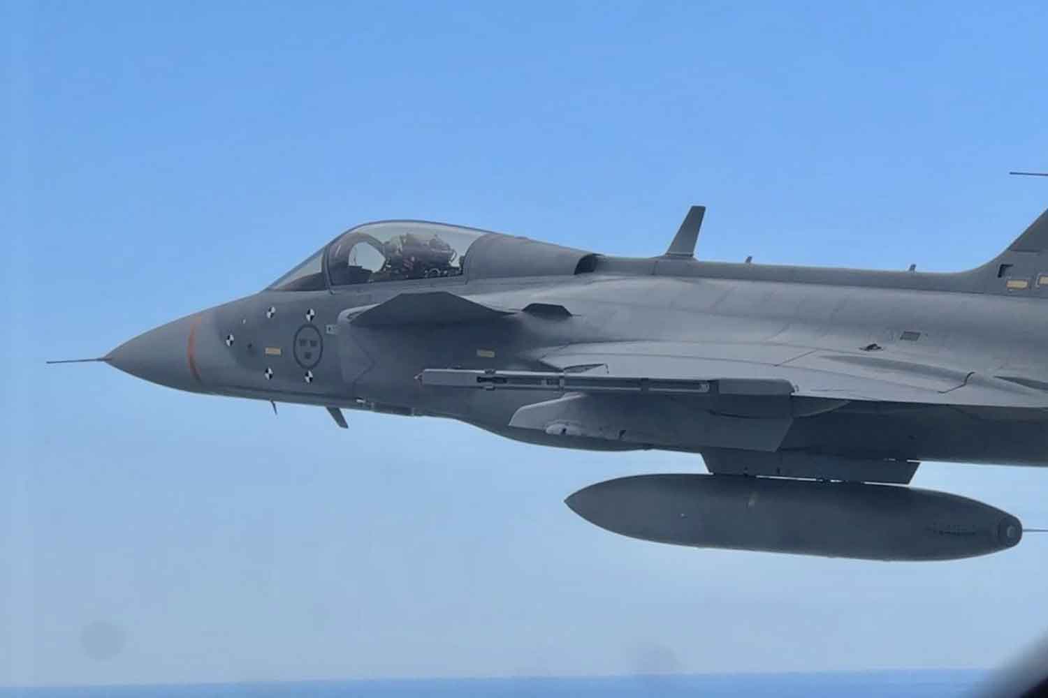 Швеция поставляет истребители для королевства