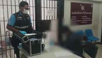 2 полицейских, подозреваемых в вымогательстве у китайских туристов, отпущены под залог