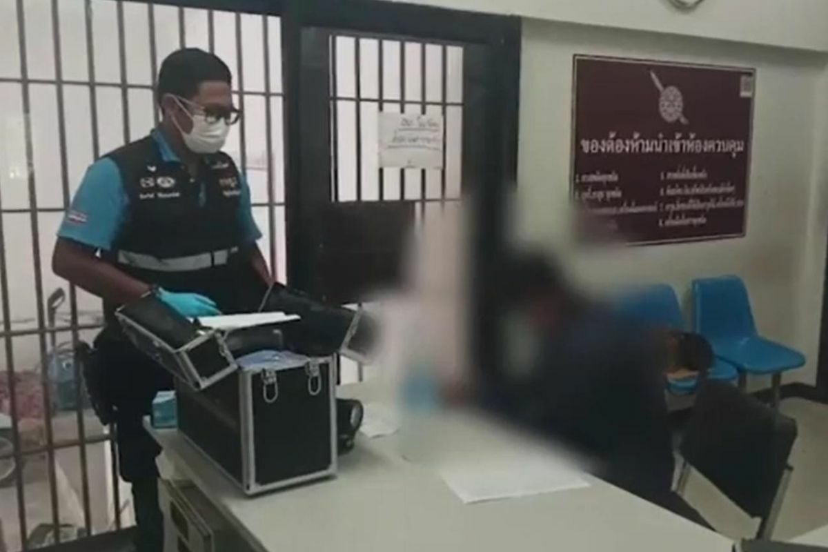 2 полицейских, подозреваемых в вымогательстве у китайских туристов, отпущены под залог