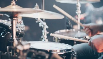 Beat drop: концертная сессия барабанщика collapse rocks в Кхонкане