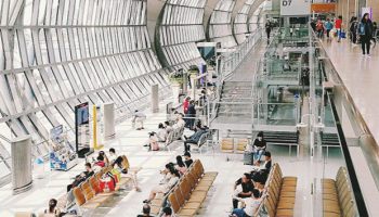 Аэропортам разрешили продавать алкоголь в дни буддийских праздников