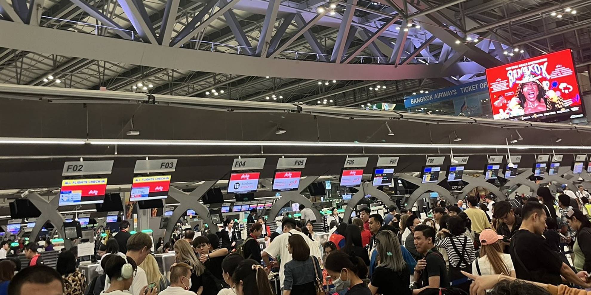 Аэропорты Таиланда перешли на ручную регистрацию после сбоя в работе ИТ-служб - Бизнес-новости Таиланда
