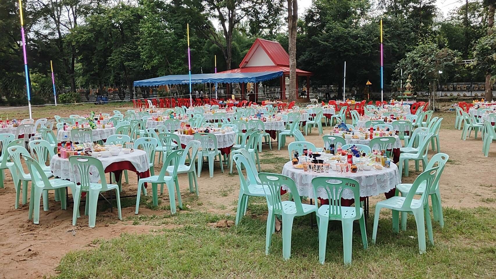 Банкет призраков на кладбище Районг пугает посетителей жуткими образами