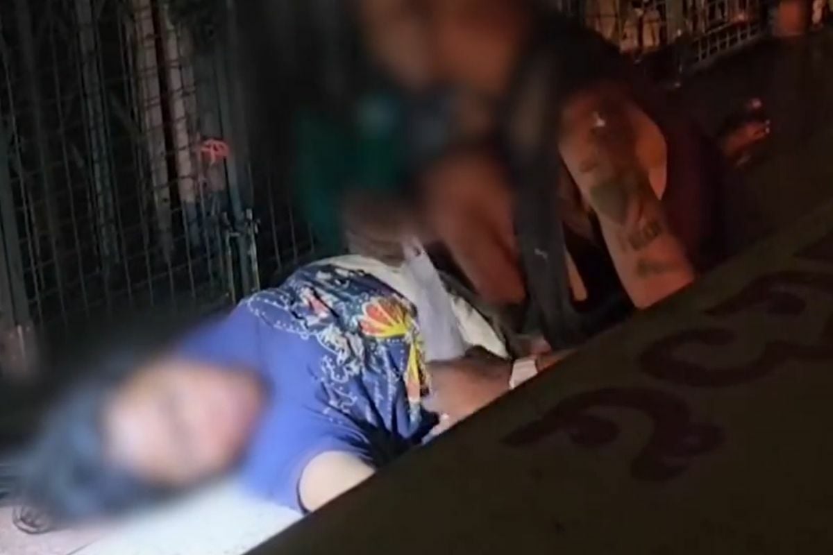 Бездомную тайскую пару застукали за сексом в храме в Исаане (видео)