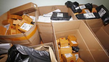 Большинство тайцев поддерживают правило "вскрывать посылки перед оплатой’: опрос