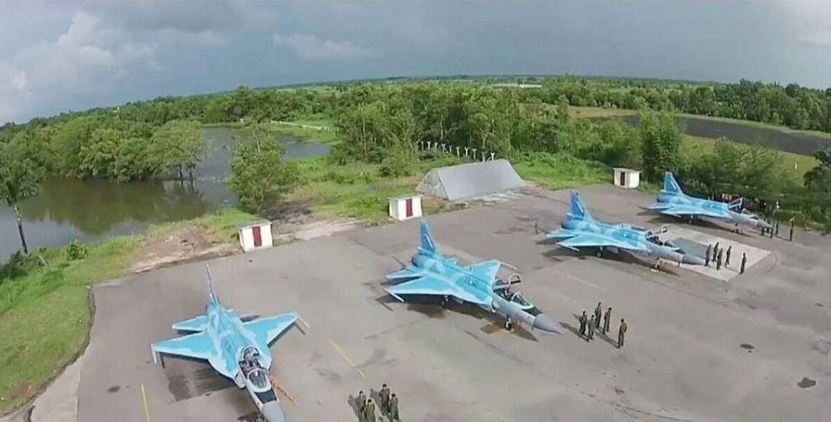 В результате ракетного обстрела аэропорта Нейпьидо погибли 16 солдат