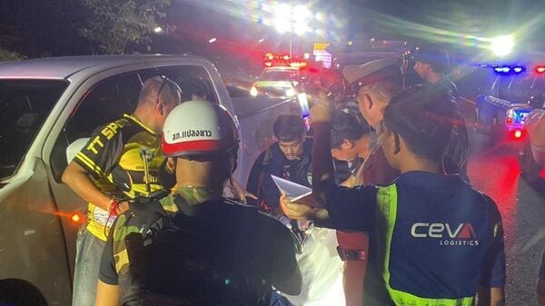 В результате трагического столкновения грузовика погибла женщина, Добрый самаритянин получил ранения