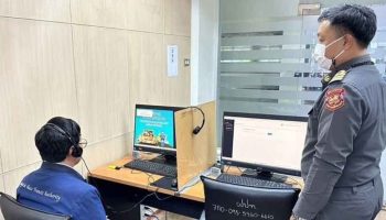 Водитель тайского автобуса оштрафован на 2000 бат за то, что угрожал автомобилисту палкой