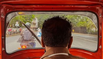 Водитель тук-тука на Патонге оштрафован за агрессивное столкновение на дороге