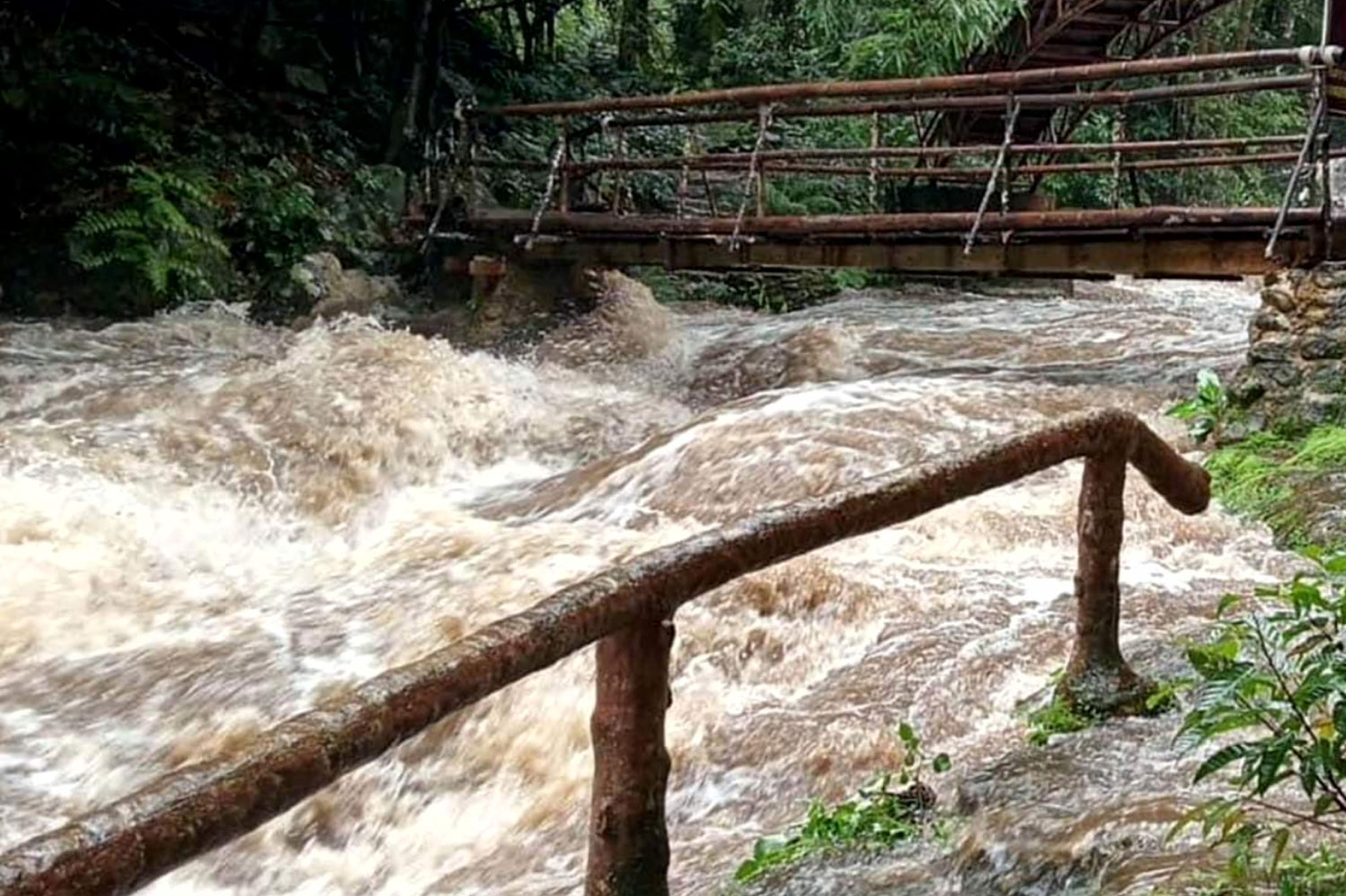Водопад Па-Ла-У в Хуахине закрыт из-за стока воды