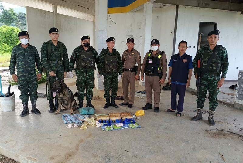 Военные собаки-ищейки помогли изъять 69 000 таблеток метамфетамина в Чианграе
