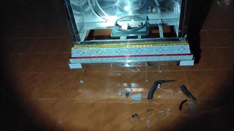 Воры украли медные провода и холодильную установку из тайского храмового морга