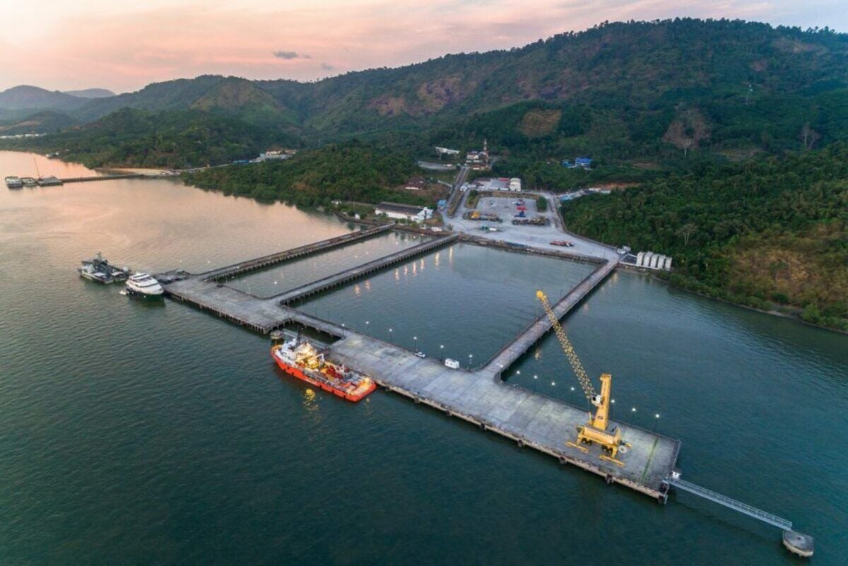 Гражданская война в Мьянме стимулирует морскую торговлю в таиландском порту Ранонг