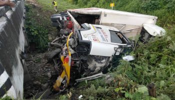 Грузовик упал в овраг в Лампанге, водитель ранен