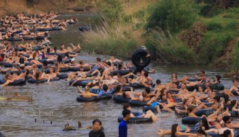 Губернатор Мэй Хонг Сон избивает пьяных туристов клубнями в Пай