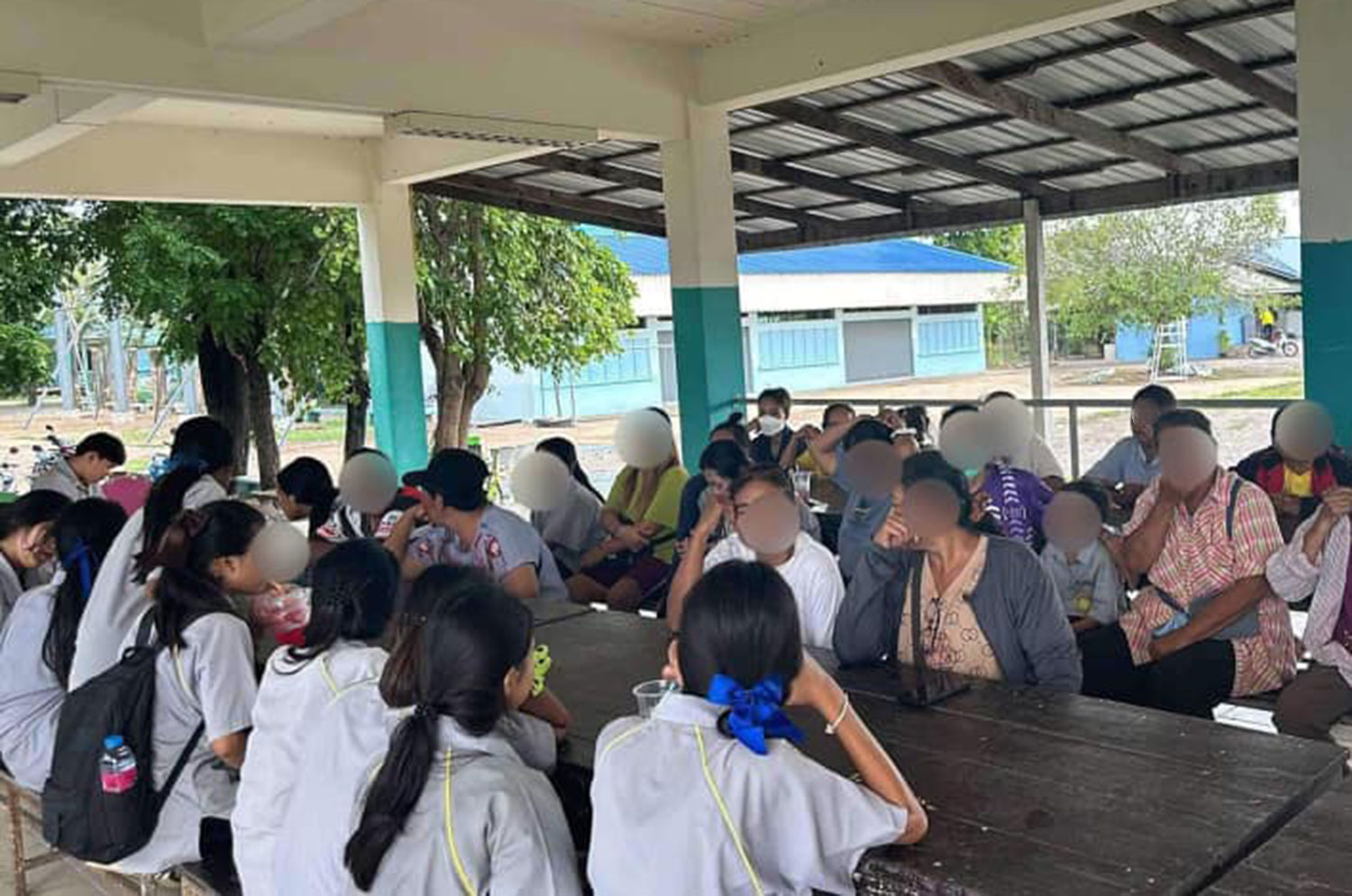 Директора школы Лопбури обвиняют в серийном растлении детей