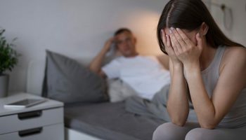 Женщина узнает, что жених стал отцом ее младшего брата и матери