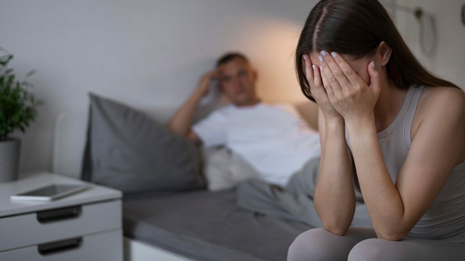 Женщина узнает, что жених стал отцом ее младшего брата и матери