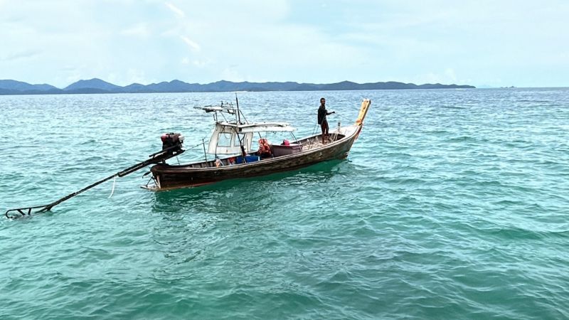 Житель Пхукета с психическим расстройством сбежал в море на лонгтейле