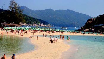 Использование пластика запрещено: остров Нанг Юань защищает коралловые рифы