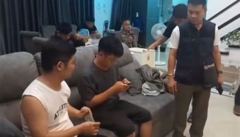 Китайские мужчины бегут в Гонконг после вторжения в дом Чонбури