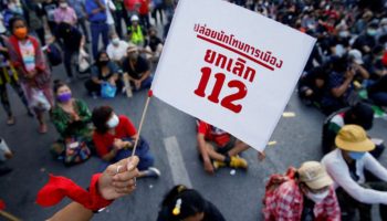 Комитет по законопроекту об амнистии разделился во мнениях относительно включения в него закона Таиланда "Об оскорблении величества"