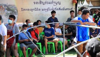 Король и королева направляют помощь пострадавшим от пожара в Яоварате