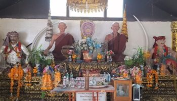 Любители лотереи посещают храм Пхаяо в поисках счастливых чисел