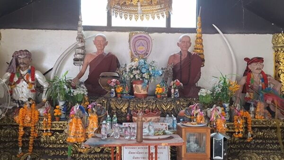 Любители лотереи посещают храм Пхаяо в поисках счастливых чисел