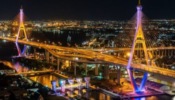 Мосты будут освещены в честь дня рождения короля