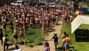 Мэй Хонг Сон борется с неподобающим поведением туристов