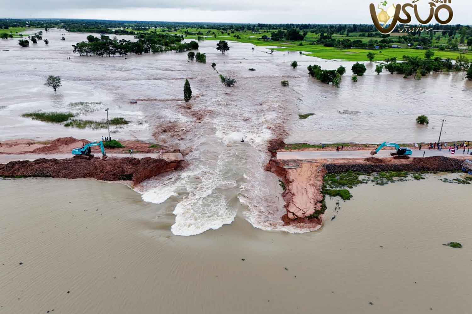 Наводнения разрушают фермы после прорыва водохранилища