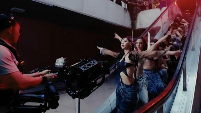 Новая песня Лизы "Rockstar" набрала 67,76 миллиона просмотров на YouTube