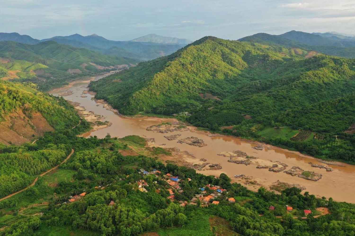 Новая плотина гидроэлектростанции в Лаосе может привести к "экономическим потерям"