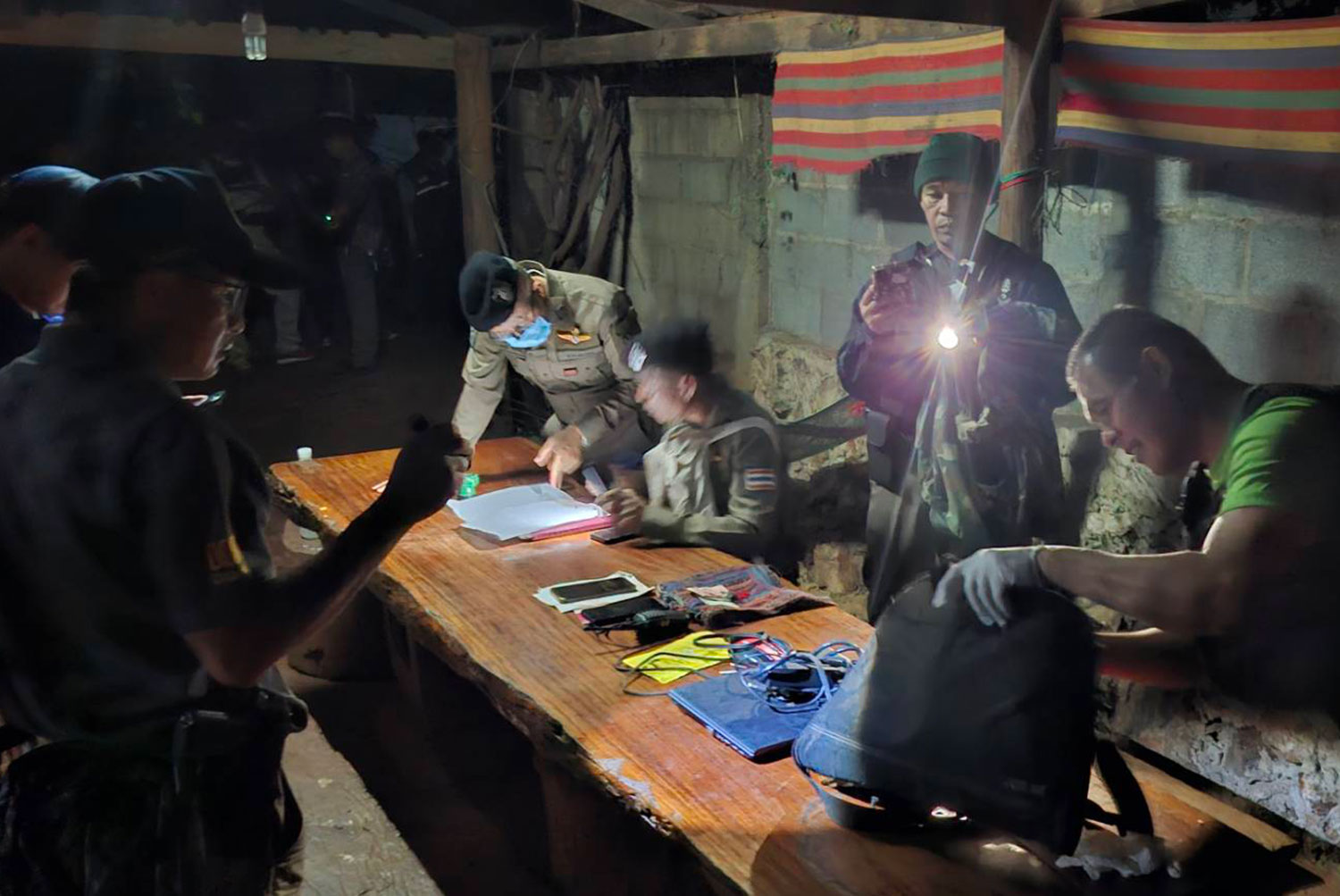 Полицейский убит, еще один ранен в результате побега подозреваемого