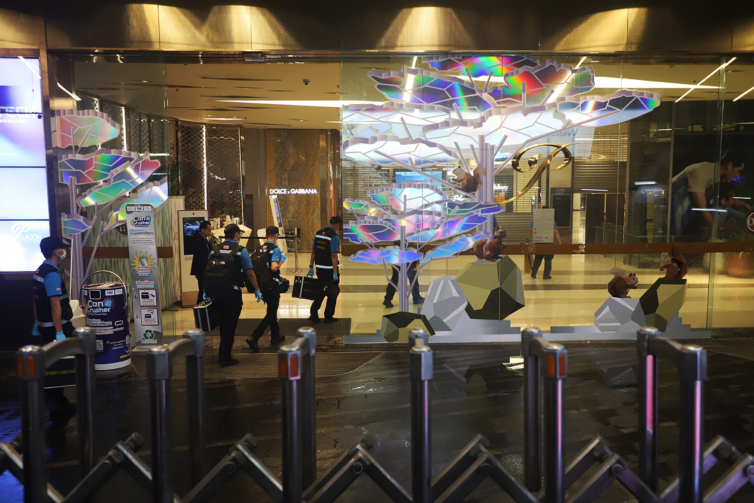 Полиция ‘нарушила права подростка, стрелявшего в торговом центре’