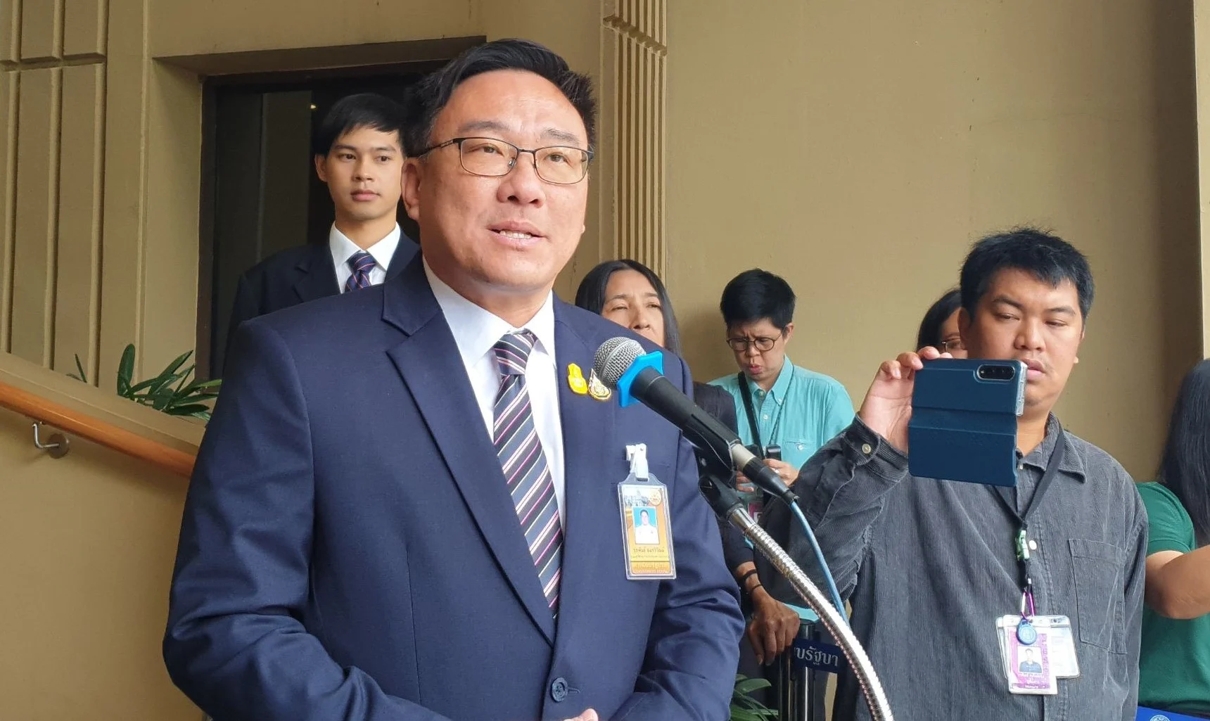 Правительство ограничило использование раздаточных материалов стоимостью 10 000 бат для покупки телефонов и электроники